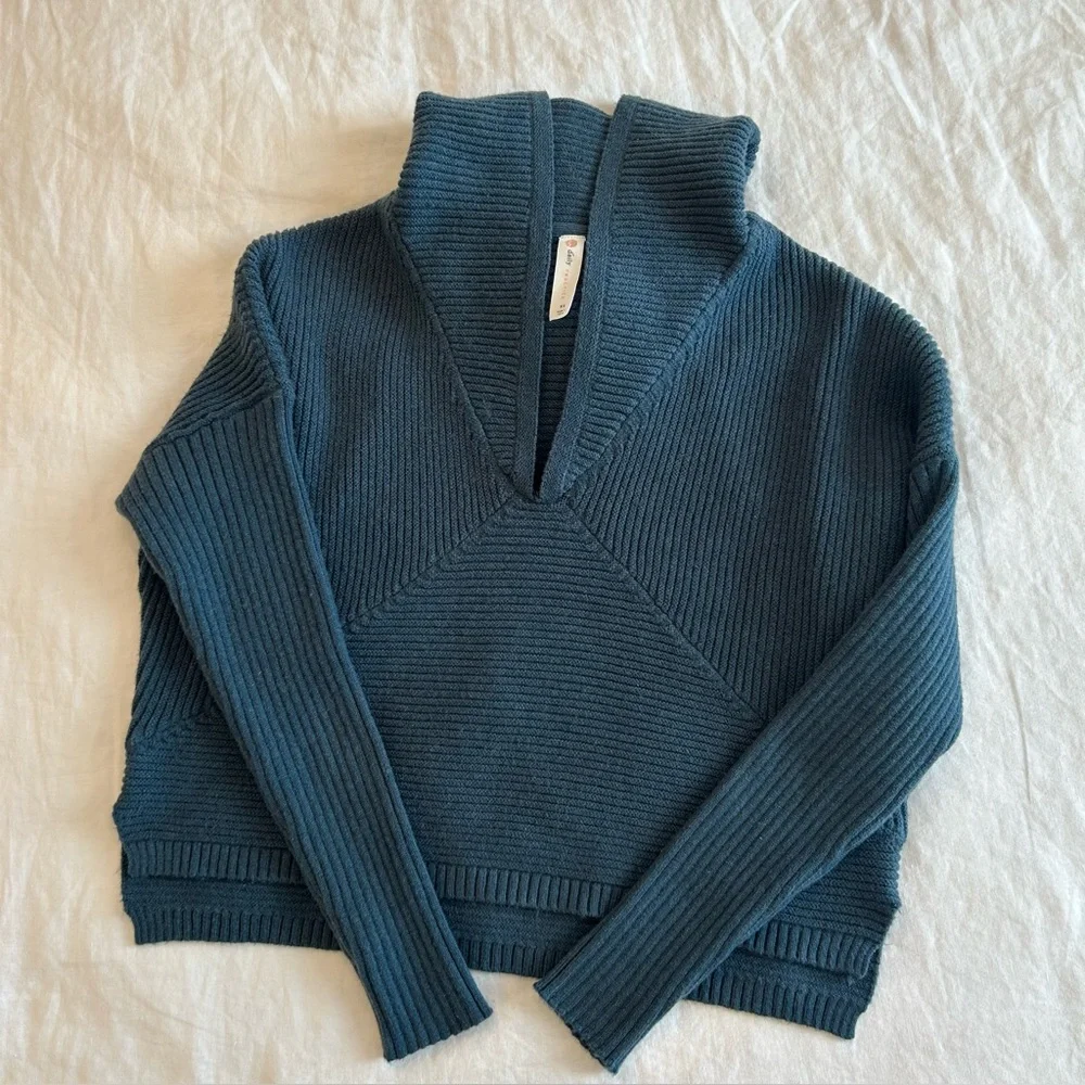 Daily Practice by Anthropologie Cropped Sweater Hoodie Ribbed ~ XS Teal Blue. - Picture 4 of 5